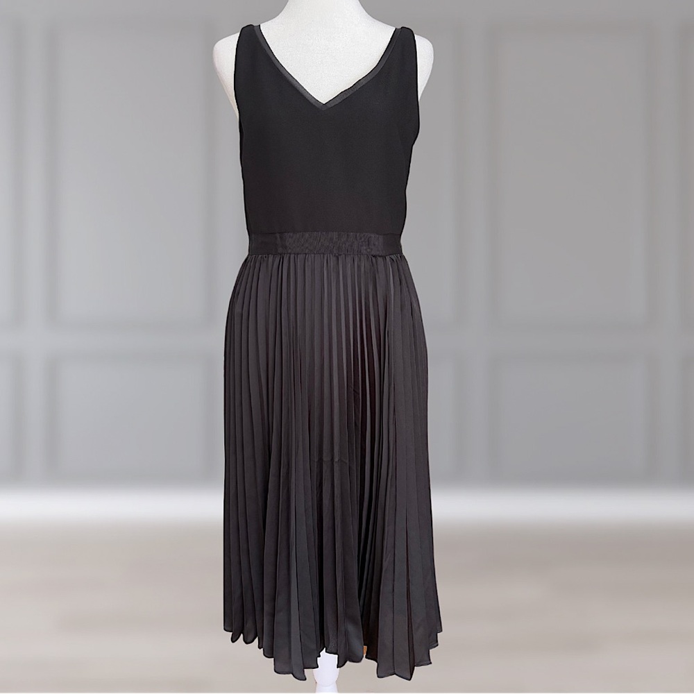 Banana Republic Black V-Neck Pleated Midi Dress